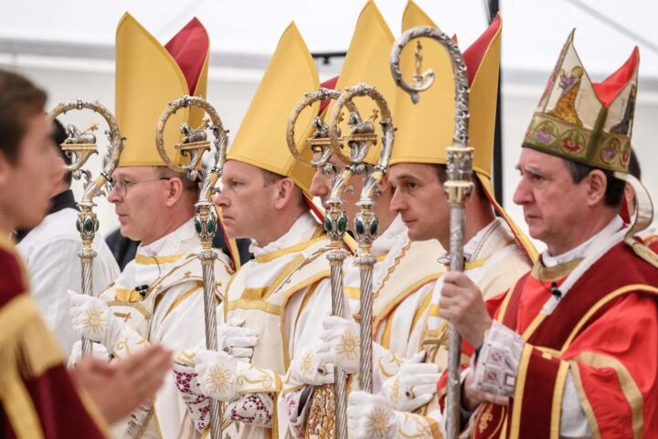 Scisma lefebvriano: quattro vescovi ordinati senza mandato pontificio in Svizzera