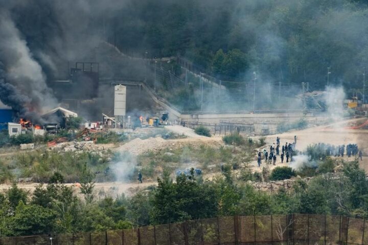 Scontri in Val di Susa: 450 No Tav identificati, 126 feriti tra le forze dell'ordine