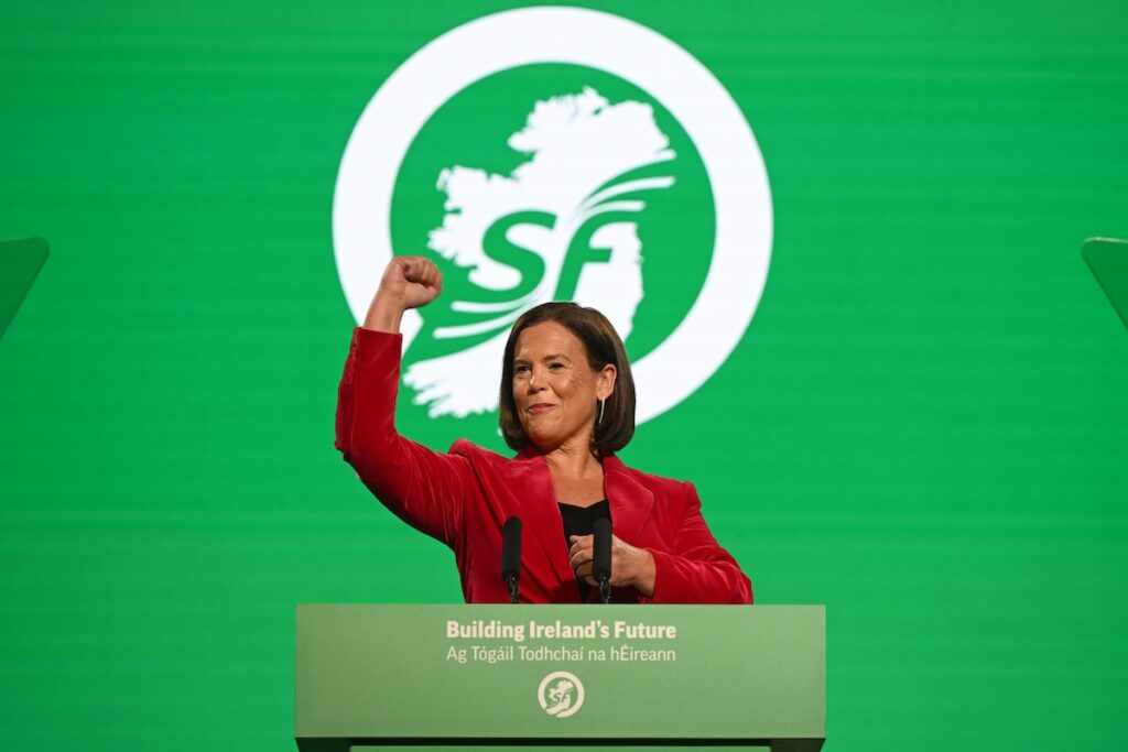 Sinn Féin propone legge sulla riunificazione irlandese, politici al governo in difficoltà