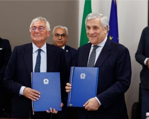Tajani e Prete firmano l'accordo per sostenere l'internazionalizzazione delle imprese italiane