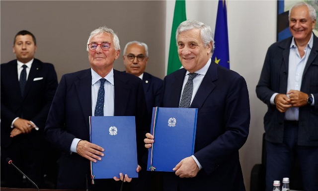 Tajani e Prete firmano l'accordo per sostenere l'internazionalizzazione delle imprese italiane