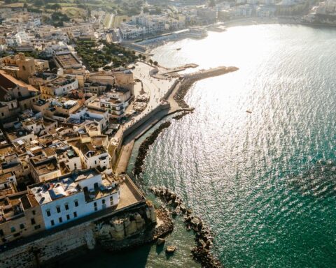 Tragedia a Otranto: padre muore dopo aver salvato i figli gemelli di otto anni