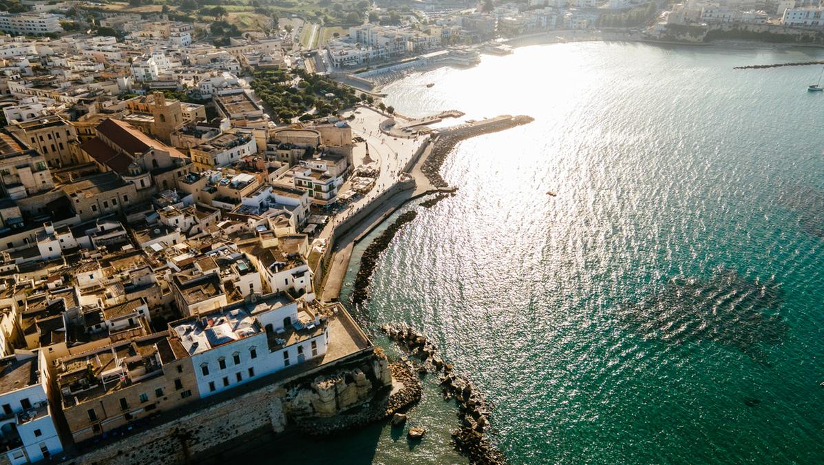 Tragedia a Otranto: padre muore dopo aver salvato i figli gemelli di otto anni