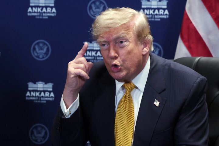 Trump attacca l'Europa alla riunione della Nato in Turchia e critica vari paesi membri
