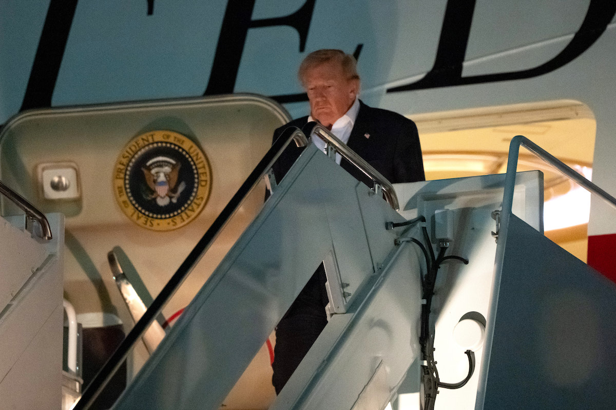 Trump fa causa a giornalisti del New York Times per inchiesta su Air Force One