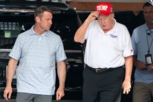 Trump non è riuscito a ripristinare il traffico nello stretto di Hormuz dopo gli attacchi iraniani