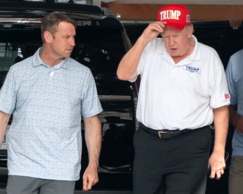 Trump non è riuscito a ripristinare il traffico nello stretto di Hormuz dopo gli attacchi iraniani