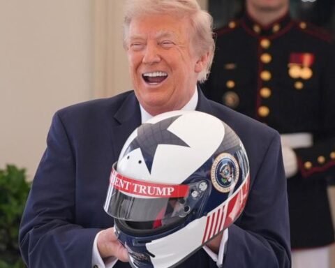 Trump propone pedaggi per la navigazione nello stretto di Hormuz, una rottura con 80 anni di politica Usa