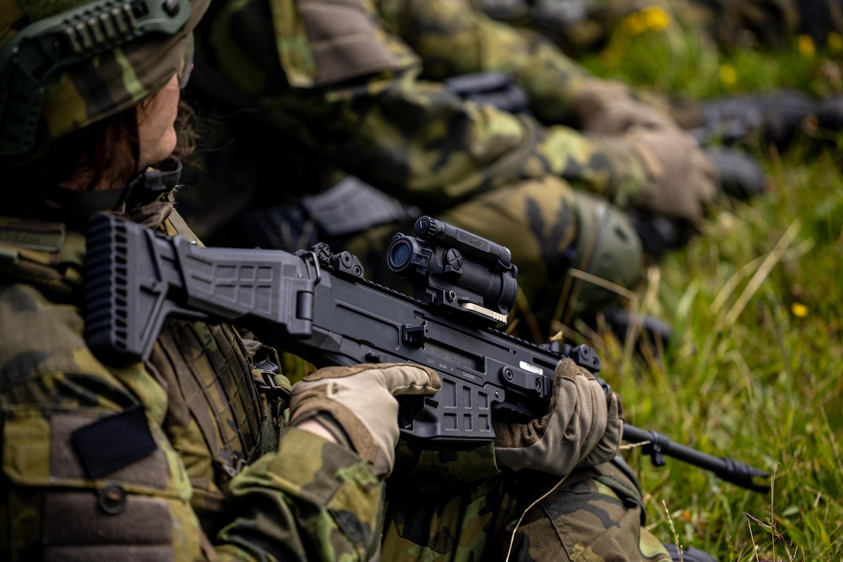 Ucraina, divisioni nel campo largo mentre Vannacci chiede un blocco totale delle armi a Kiev