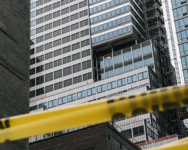 Un grattacielo evacuato a Manhattan per cedimenti strutturali, coinvolti anche edifici vicini