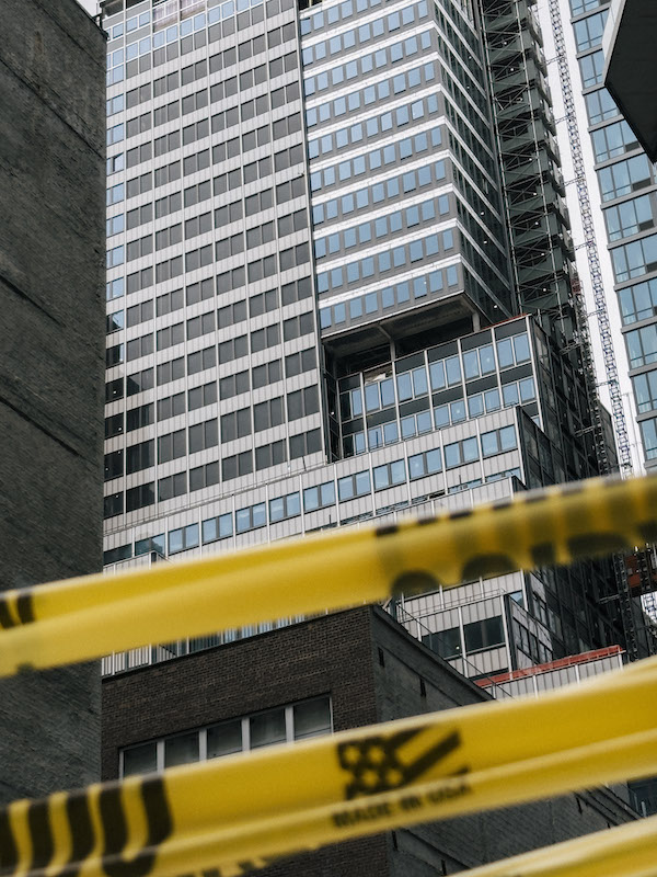 Un grattacielo evacuato a Manhattan per cedimenti strutturali, coinvolti anche edifici vicini