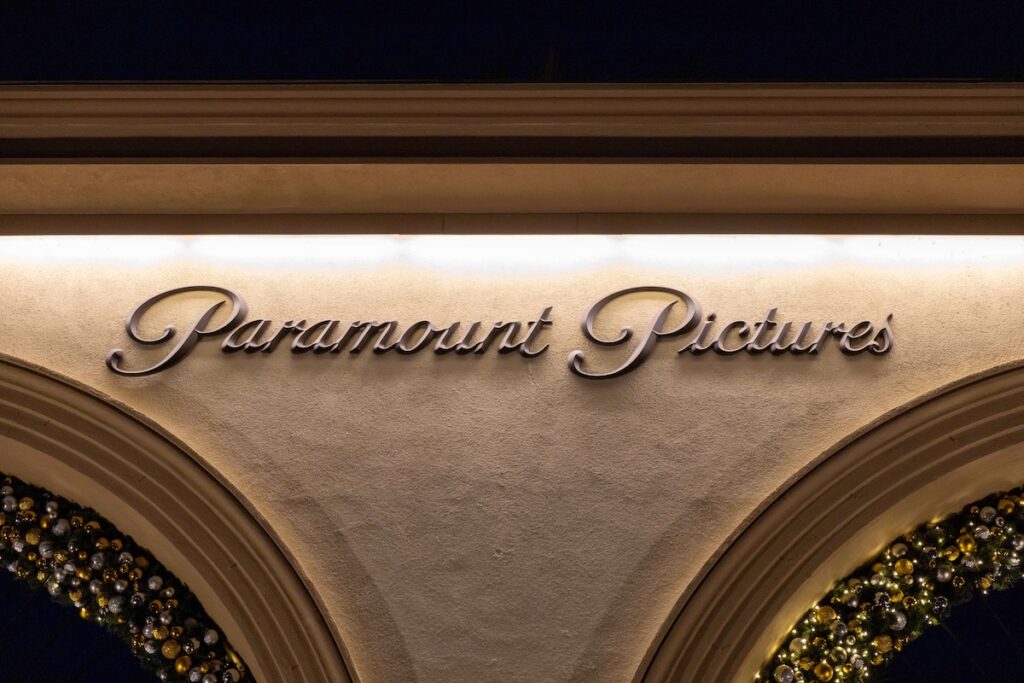 Un gruppo di 12 stati Usa presenta causa per bloccare l'acquisizione di Warner Bros. da parte di Paramount