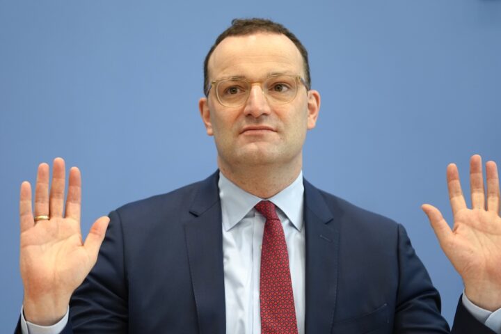 Un parlamentare tedesco si dimette dalla CDU dopo la nascita di un figlio tramite gestazione per altri