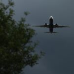 Un passeggero di un volo Ryanair verso la Germania rischia di essere risucchiato fuori da un finestrino rotto in Grecia