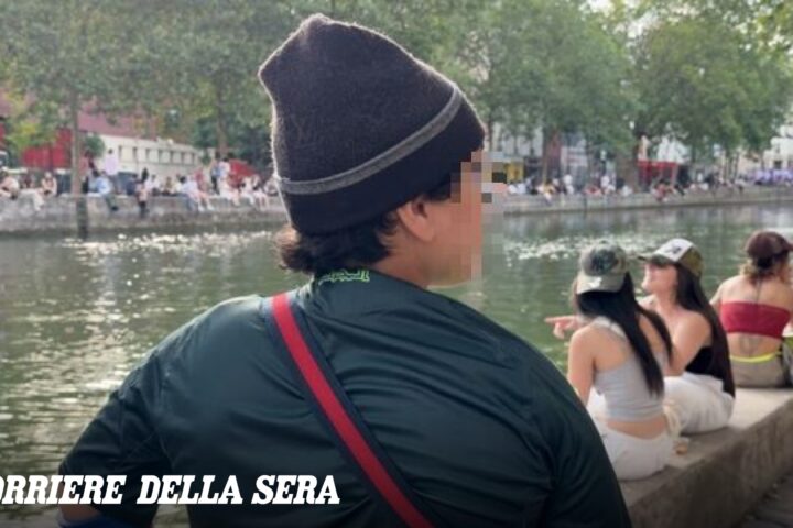 Un ragazzino franco-algerino con un fucile ad acqua ricatta i passanti al canal Saint Martin