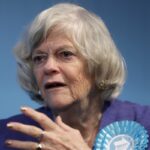 Un uomo di 26 anni arrestato nel Regno Unito per la morte di Ann Widdecombe