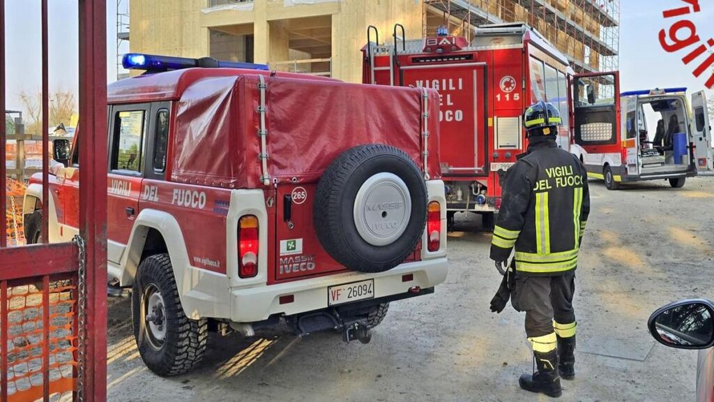 Un uomo di 53 anni ucciso a coltellate a Palermo, fuga di gas e barricamento in un bed & breakfast