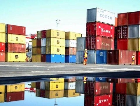 Usa impone nuovi dazi su 60 paesi, UE critica la misura come infondata