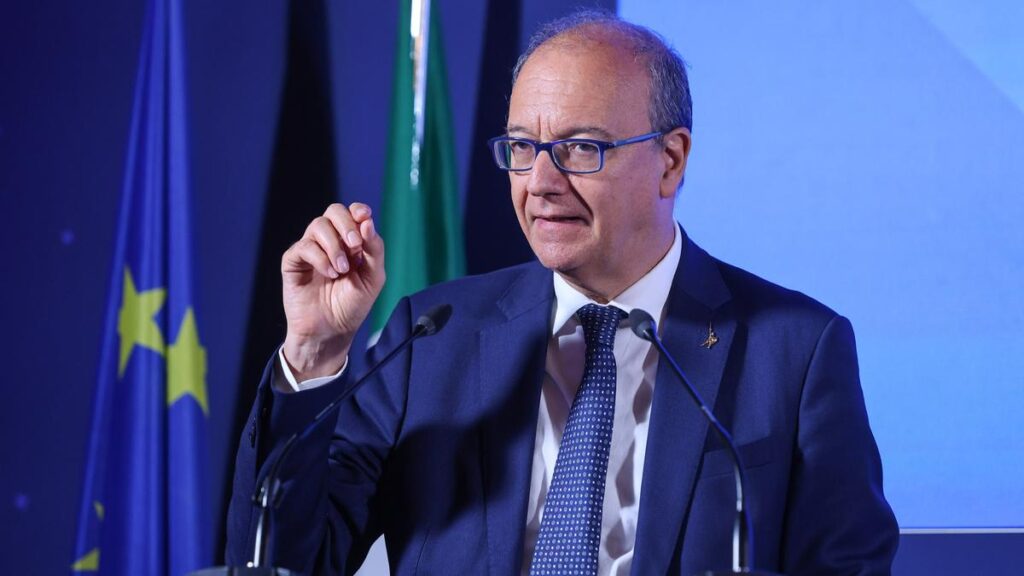 Valditara: progetto formativo per educare i giovani all'uso consapevole dei social e al benessere digitale