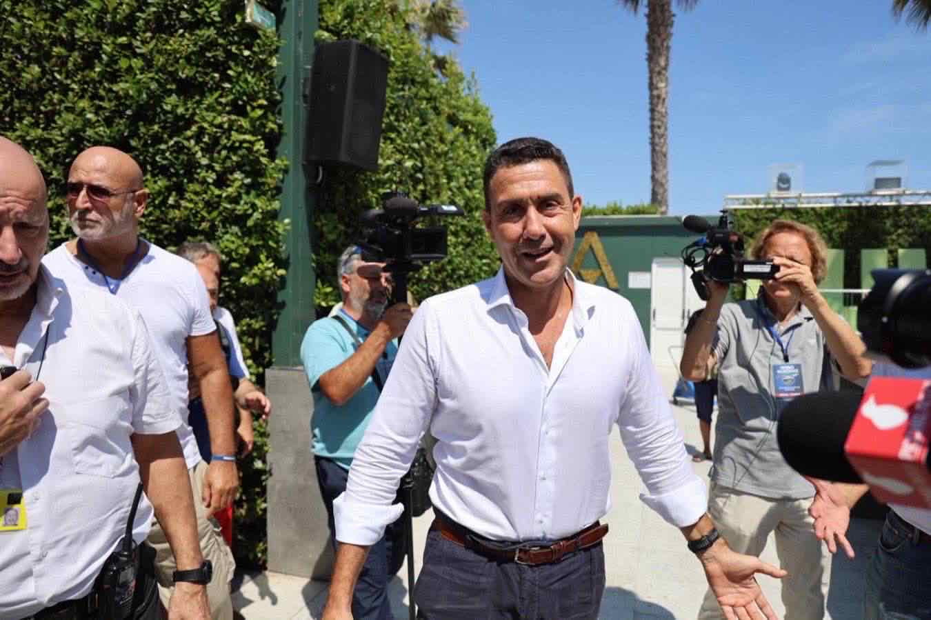 Vannacci chiude annuncio per addetto stampa su LinkedIn dopo 24 ore senza specificare la Ral