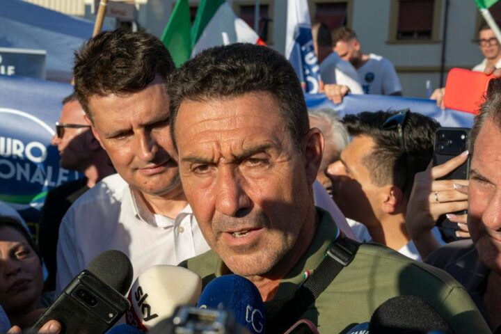 Vannacci raggiunge il 5,9%, il centrodestra in calo secondo l'ultima Supermedia