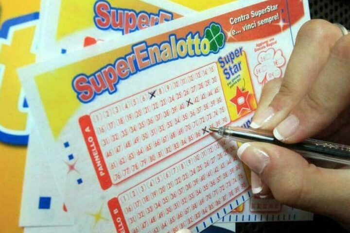 Vincitore di quasi 600mila euro al SuperEnalotto non riscuote il premio entro scadenza di 23 giorni