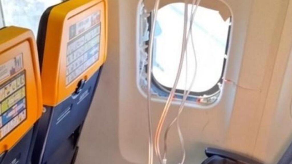 Volo Ryanair da Salonicco a Memmingen, finestrino si rompe e passeggero viene risucchiato