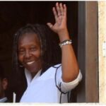 Whoopi Goldberg ospite d'onore al Palio di Siena: la corsa rinviata per maltempo