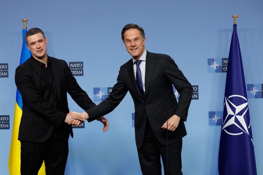 Zelensky rimpiazza il governo in Ucraina tra polemiche e nuove priorità per l'inverno