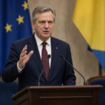 Sikorski frena il dialogo con Mosca: prima va indebolita la posizione strategica russa