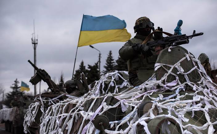 Munizioni a grappolo per l’Ucraina: una decisione tra urgenza militare e responsabilità politica