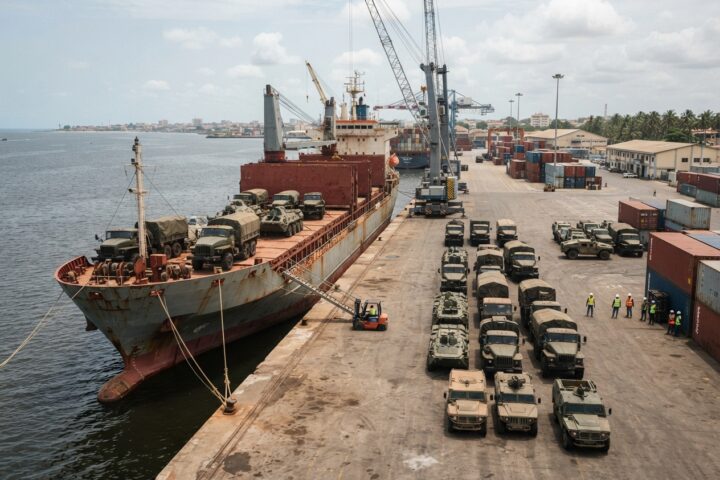 Il Cremlino porta mezzi militari in Mali usando una nave sanzionata dagli Usa