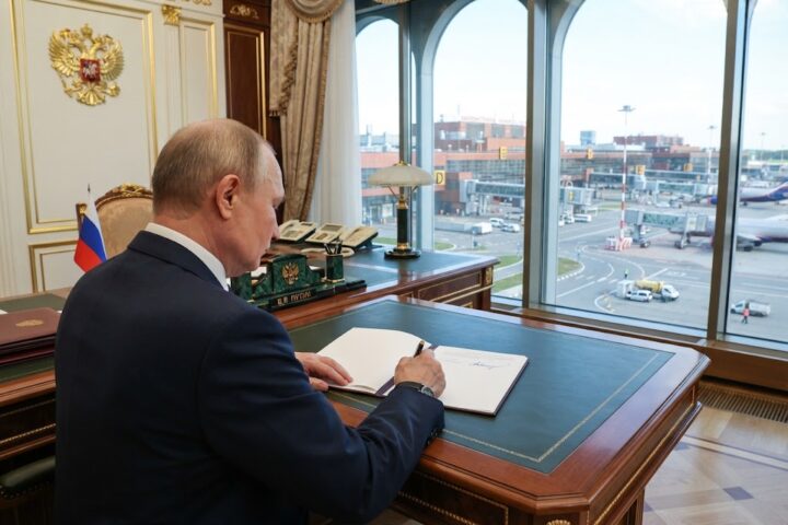 Mosca apre alla vendita del 30,46% di Sheremetyevo per coprire il deficit