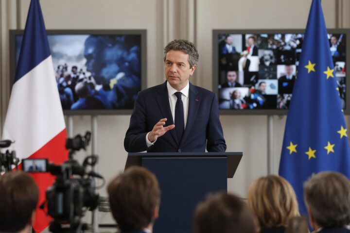 Barrot chiede una risposta europea più incisiva alle interferenze russe in Francia