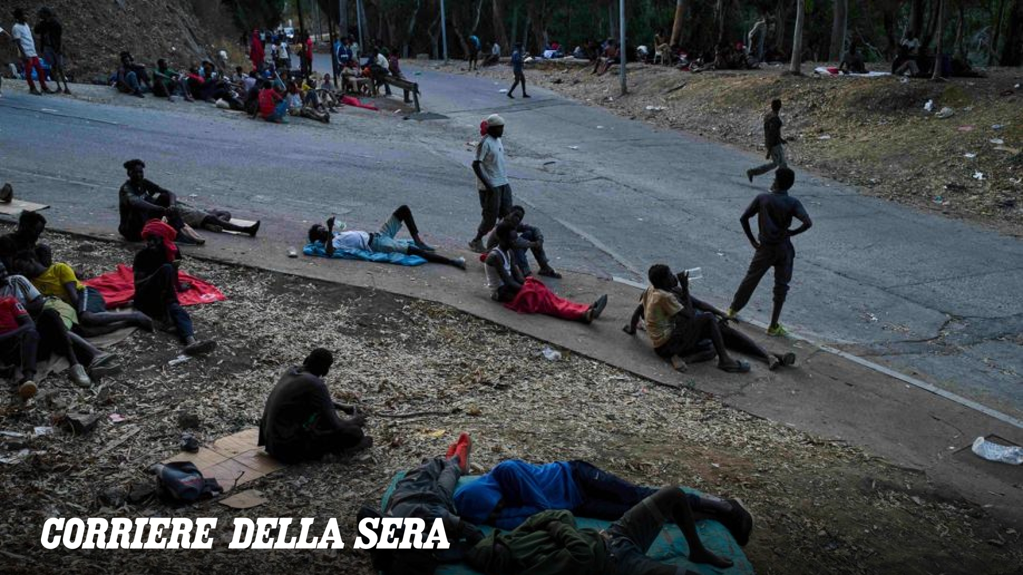 Allerta degli 007 spagnoli: nuova chiamata sui social per un massiccio assalto migratorio a Ceuta