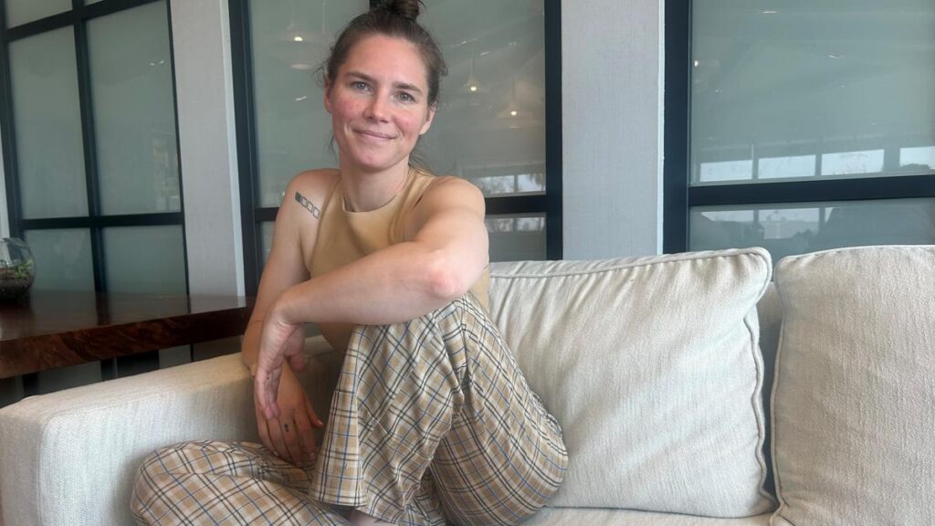 Amanda Knox torna a Perugia: critiche per il suo spettacolo sulla condanna per calunnia
