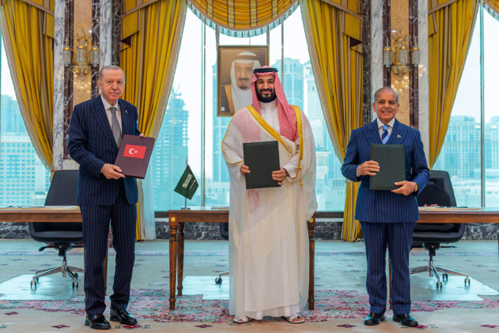 Arabia Saudita, Pakistan e Turchia firmano alleanza militare per la mutua difesa