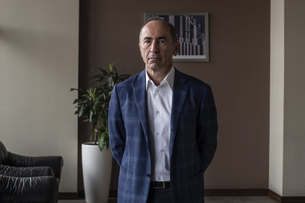 Arrestato in Armenia l'ex presidente Robert Kocharyan per corruzione e acquisto di beni statali a prezzi inferiori
