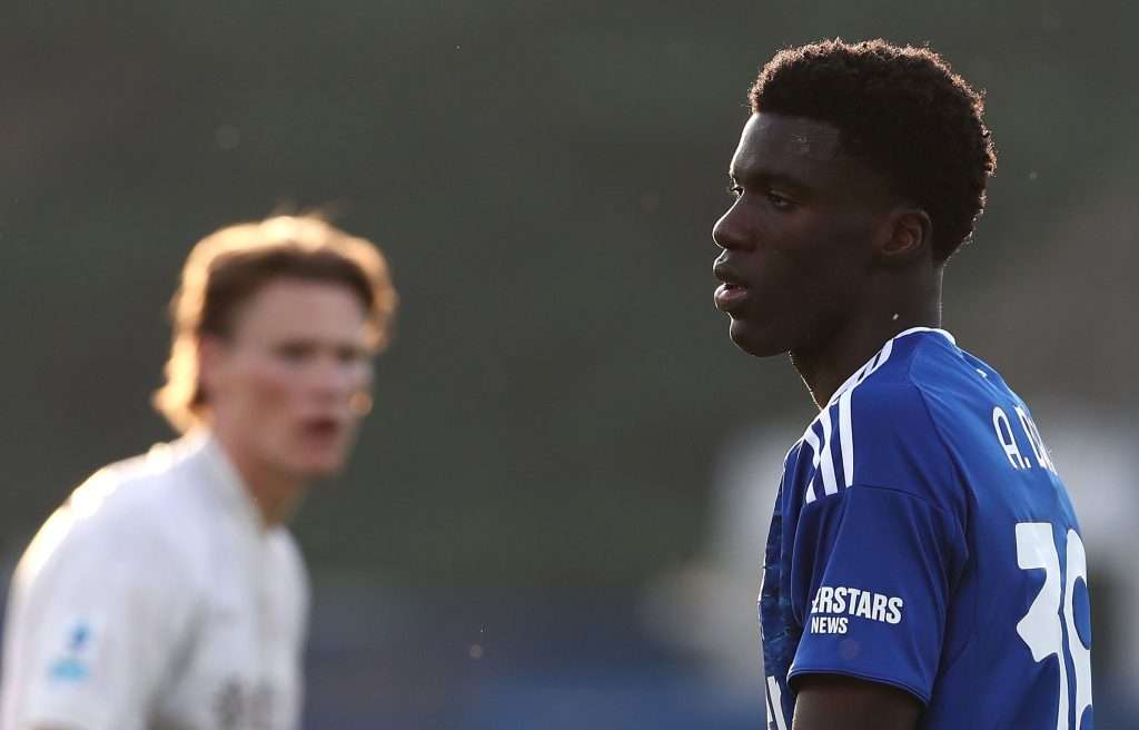 Atalanta considera l'acquisto di Assane Diao del Como, ma le trattative si preannunciano complesse