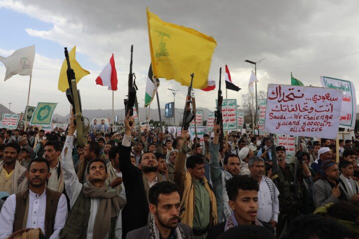 Attacco degli Houthi a basi militari yemenite: più di 30 soldati uccisi