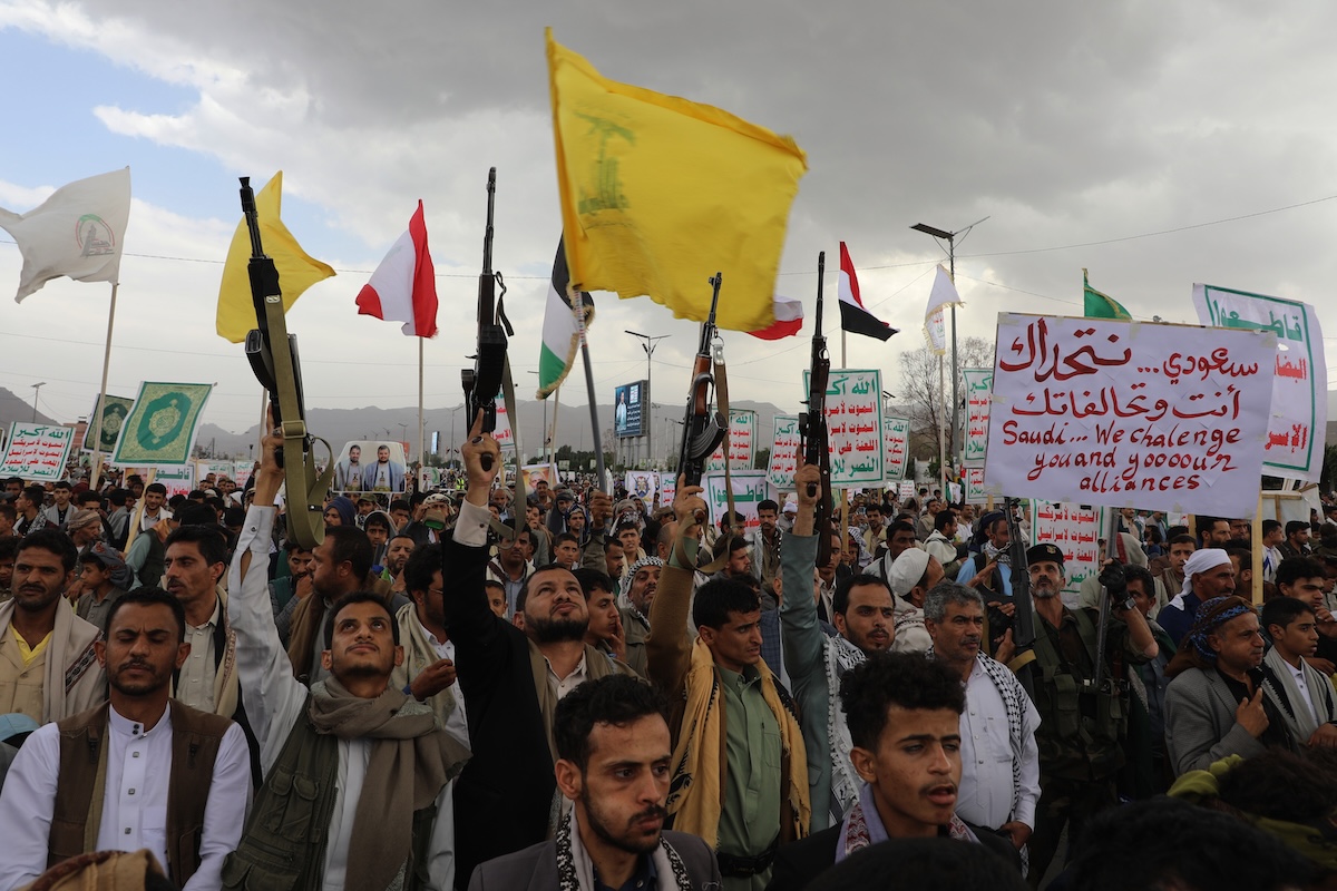 Attacco degli Houthi a basi militari yemenite: più di 30 soldati uccisi