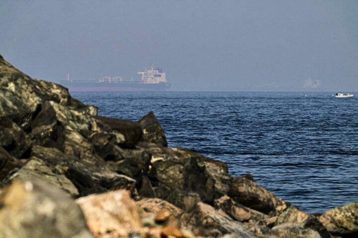Attacco degli Stati Uniti all'isola di Larak in Iran: obiettivo due stazioni missilistiche