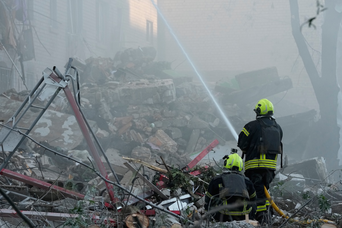 Attacco russo su Kiev: 15 morti e oltre 50 feriti in raid notturno con missili e droni