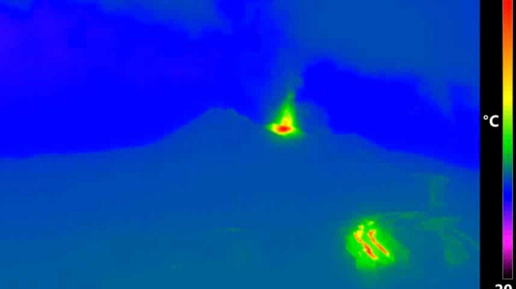 Attività eruttiva dell'Etna causa ulteriori restrizioni all'aeroporto di Catania