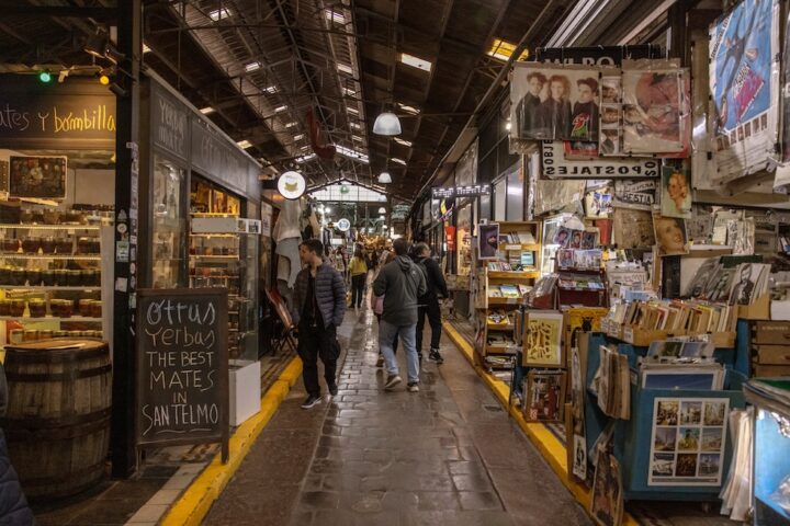 Aumento esponenziale di merci contraffatte e di contrabbando in Argentina sotto la presidenza Milei
