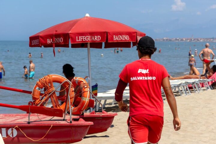 Bagnino salva donna da annegamento, ma entrambi i coniugi perdono la vita a Marina di Andora