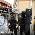 Bangkok, studente 14enne uccide i nonni e apre il fuoco in scuola: sette morti e oltre 30 feriti