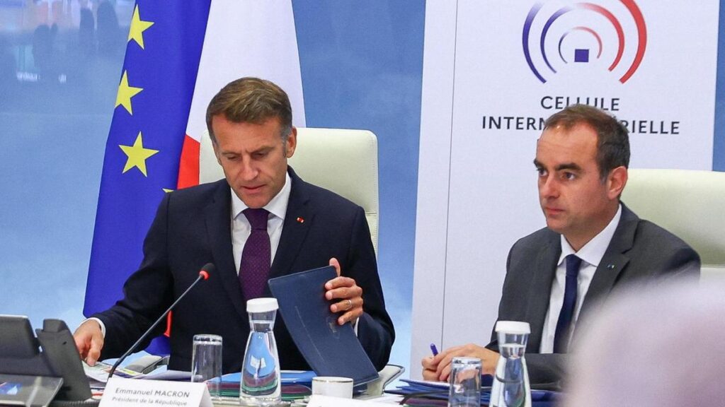 Bocciata la legge Macron sul divieto dei social agli under 15, necessaria una nuova riformulazione
