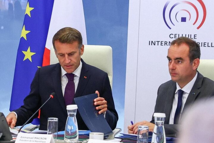 Bocciata la legge Macron sul divieto dei social agli under 15, necessaria una nuova riformulazione