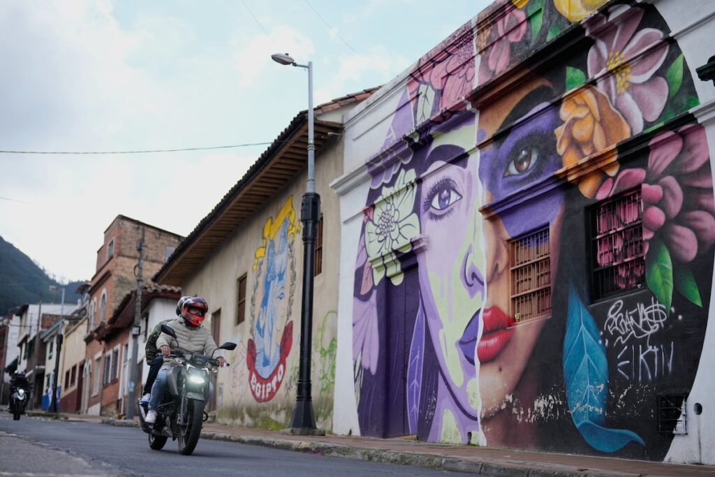Bogotá e la rivoluzione dei murales: dall'arte vandalica a simbolo culturale
